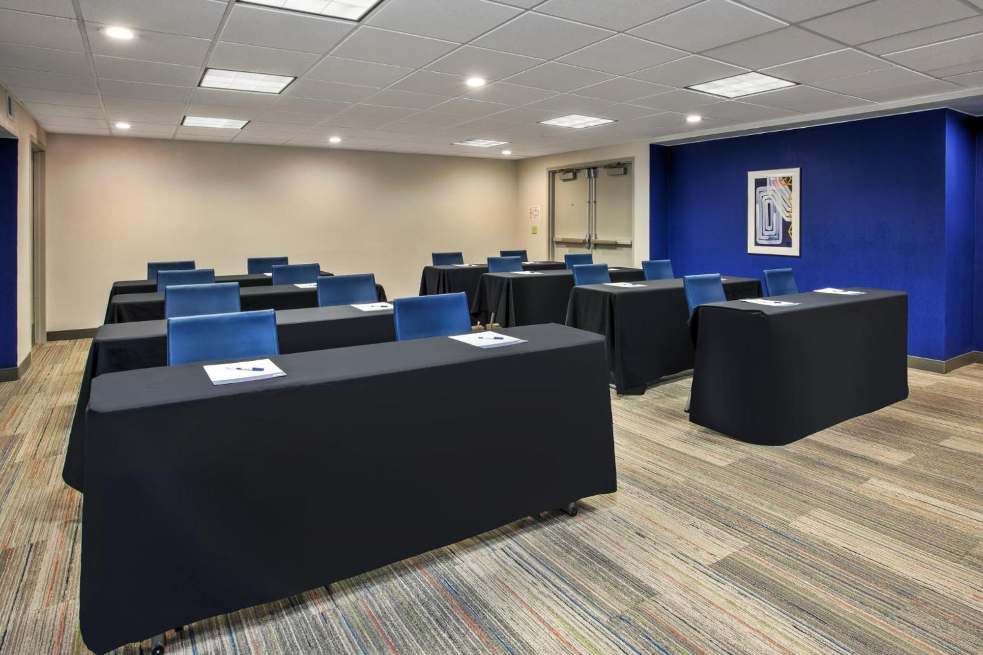 Holiday Inn Express Nashville Airport By Ihg Exterior photo