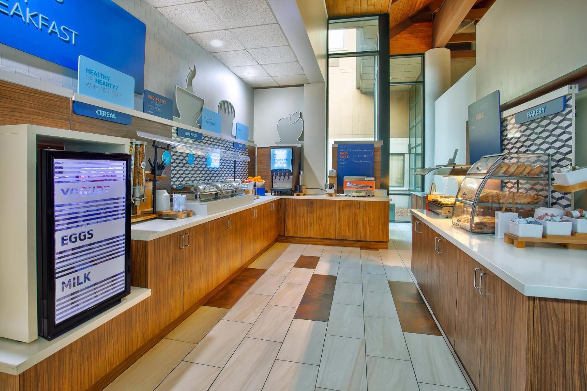 Holiday Inn Express Nashville Airport By Ihg Exterior photo
