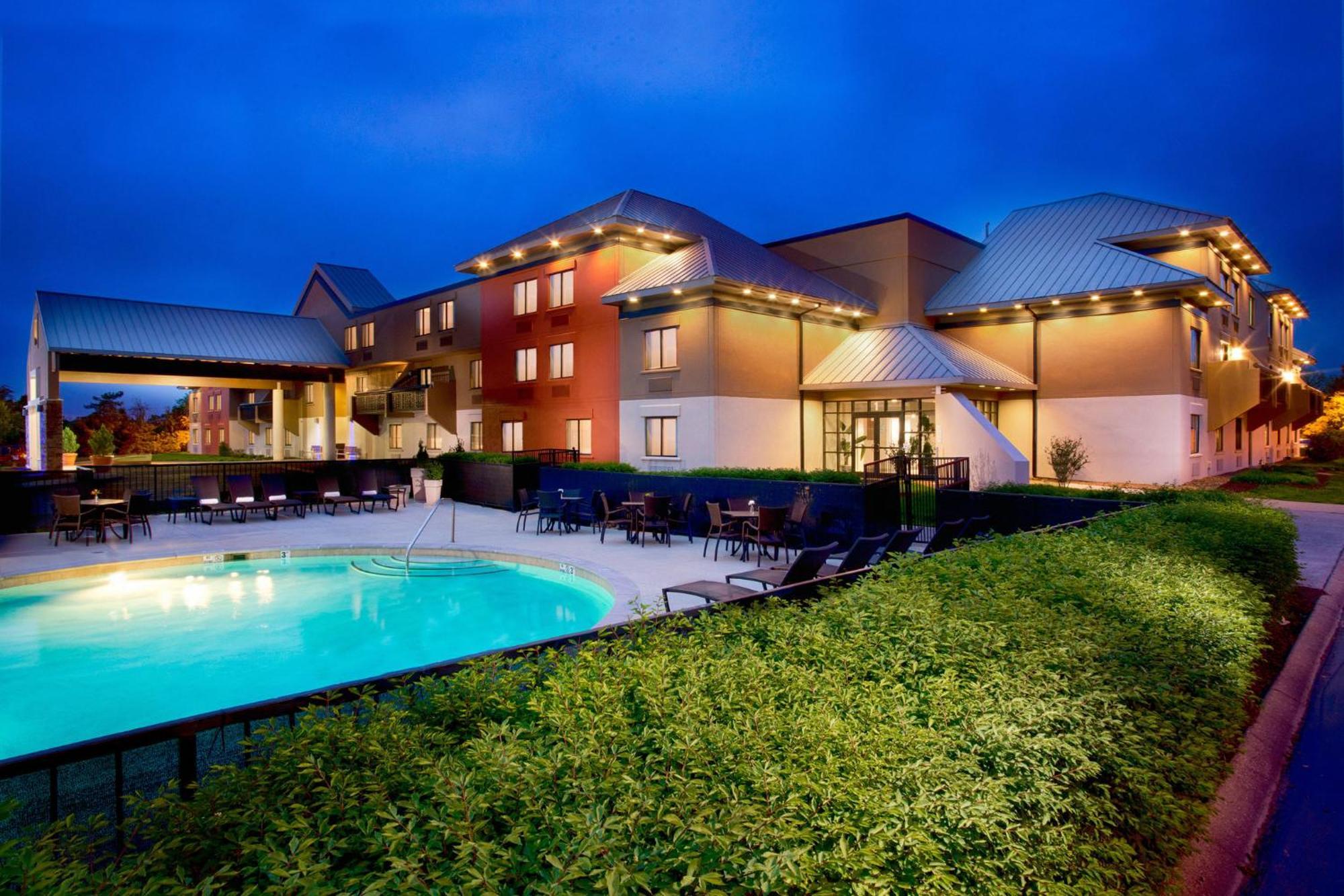 Holiday Inn Express Nashville Airport By Ihg Exterior photo