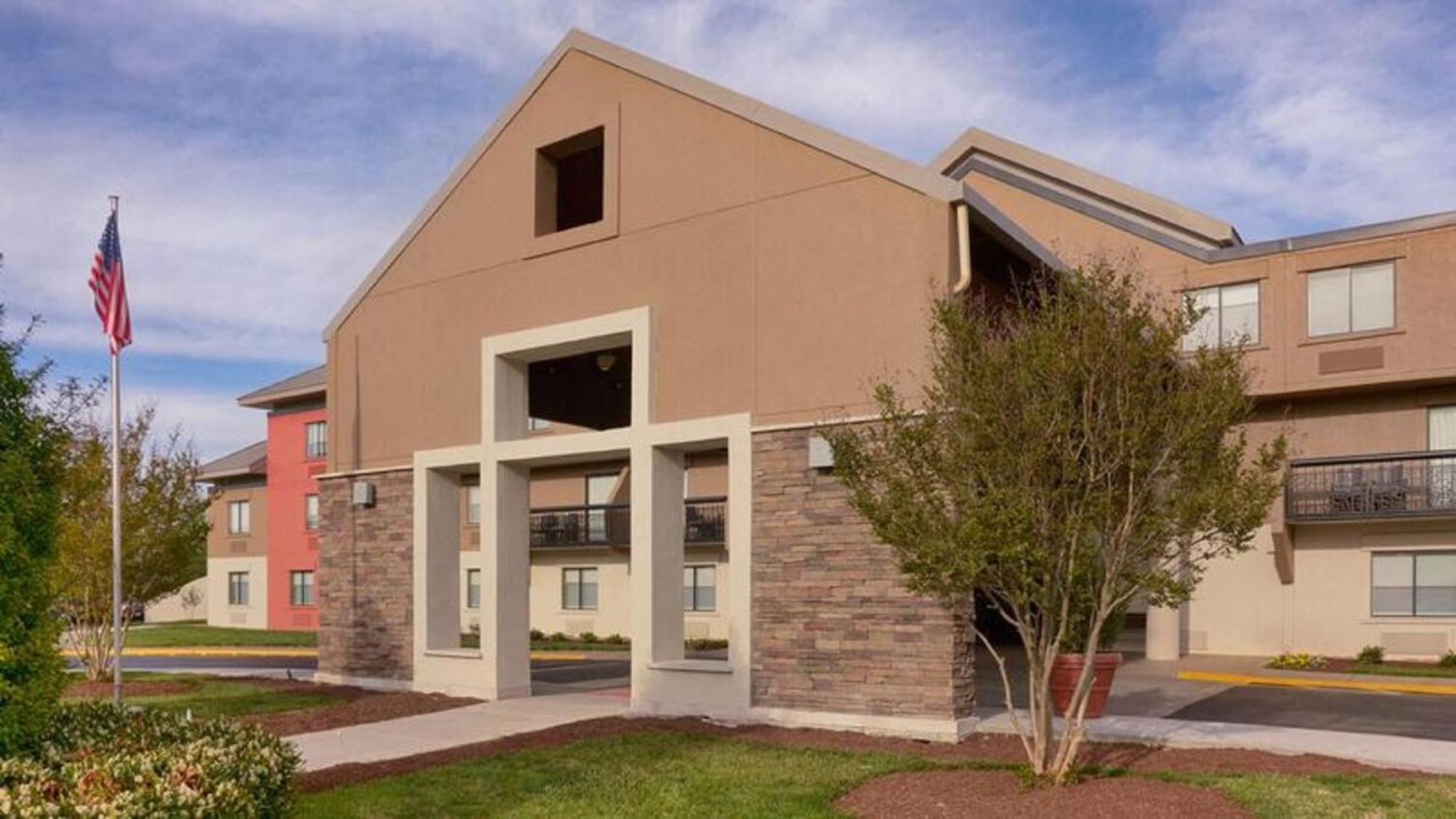 Holiday Inn Express Nashville Airport By Ihg Exterior photo
