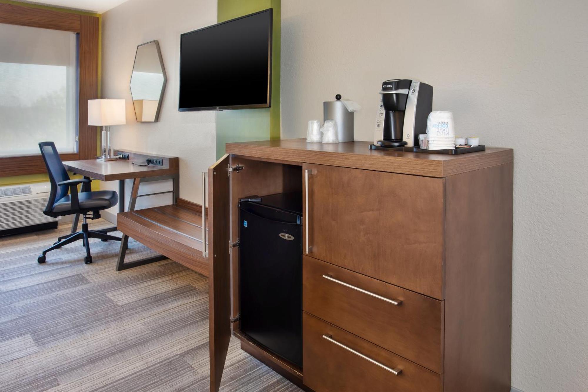 Holiday Inn Express Nashville Airport By Ihg Exterior photo