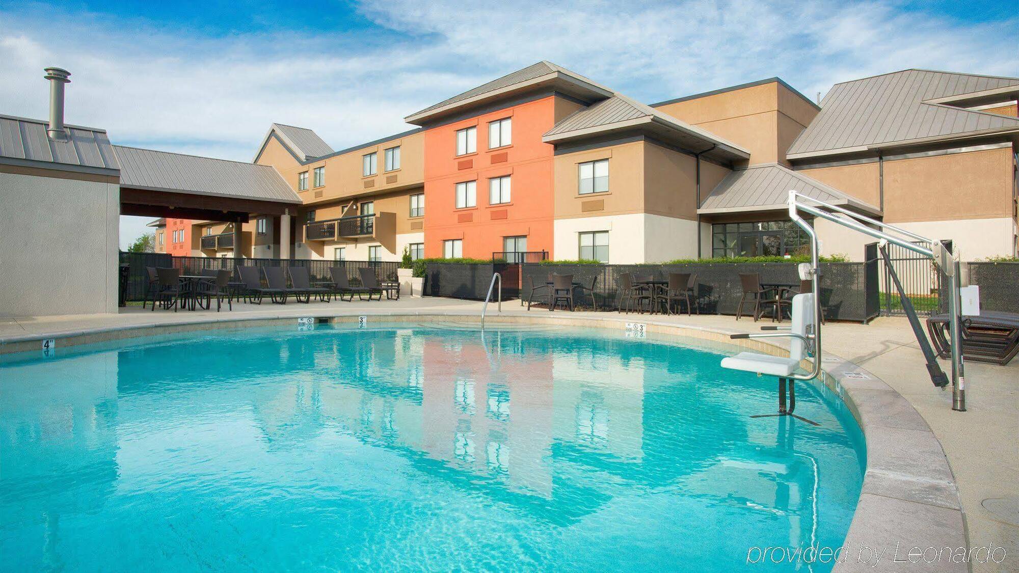 Holiday Inn Express Nashville Airport By Ihg Exterior photo